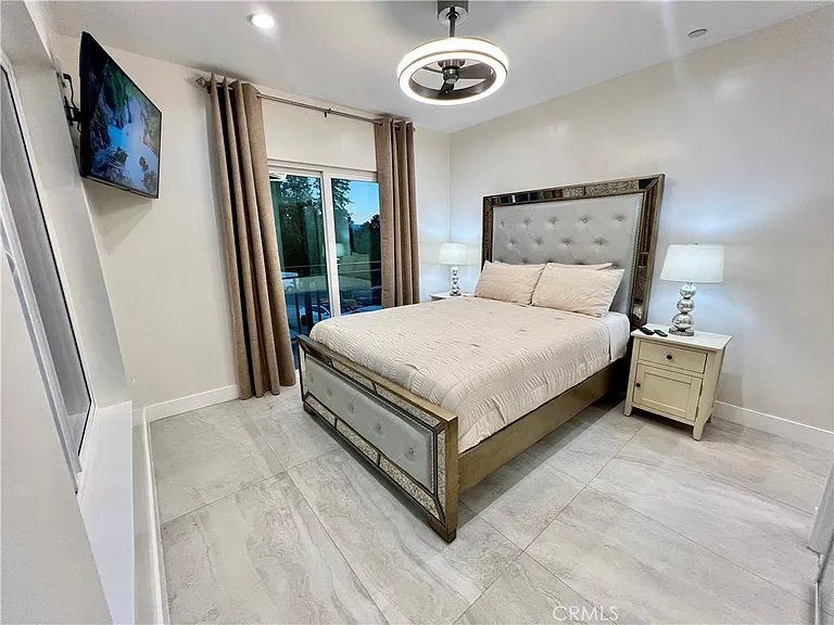 23443 Balmoral Ln — Photo 19