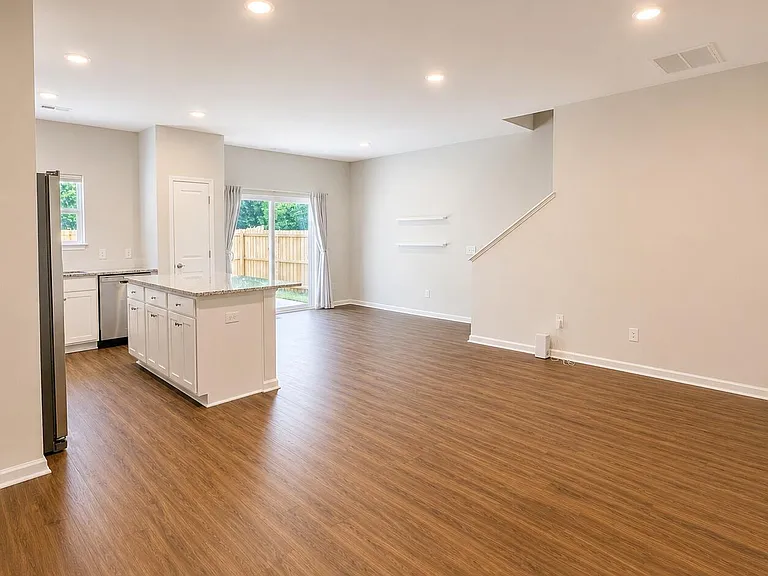 9060 Laurel Bay Ln — Photo 4
