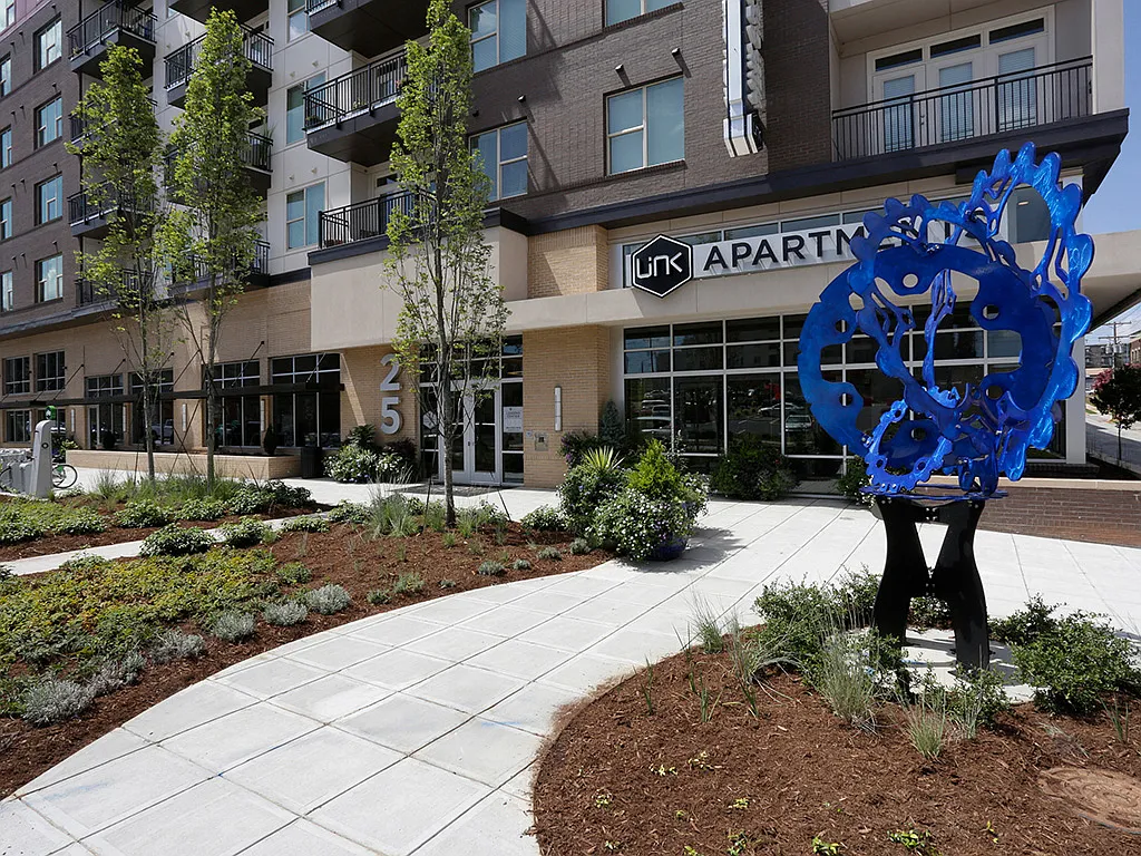 Link Apartments West End — Photo 1