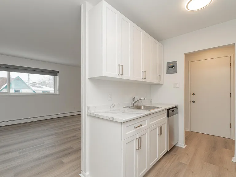 311 Stradbrook Ave #11 — Photo 3