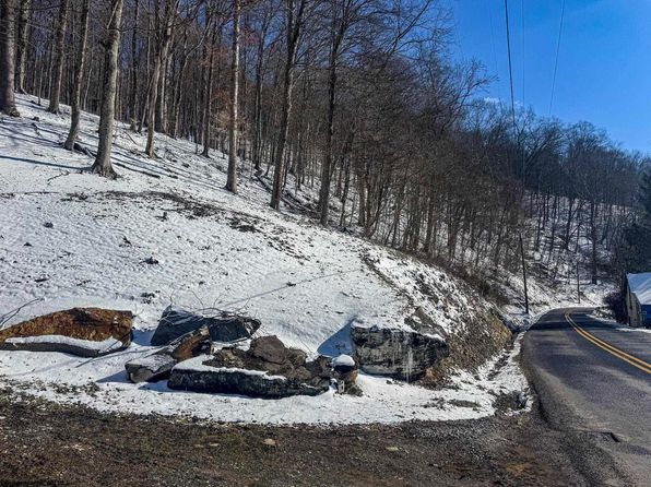 Paw Paw Ave, Rivesville, WV 26588