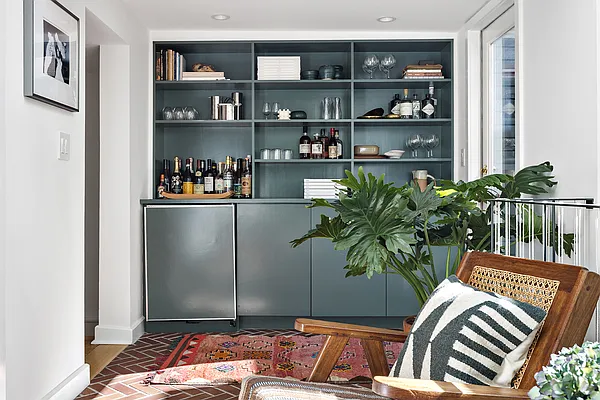 Sold by Compass | media 7