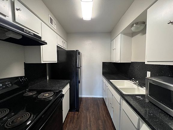 2nd image of 1803 W Gramercy Pl APT 2C