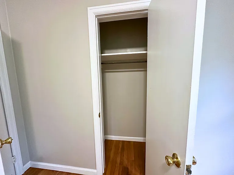 916 Delmar Dr — Photo 14