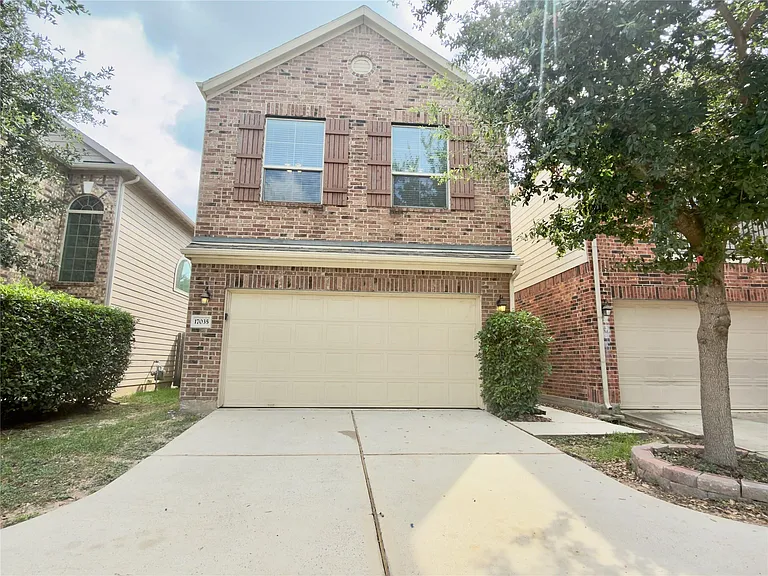 17035 Amarose Dr — Photo 1