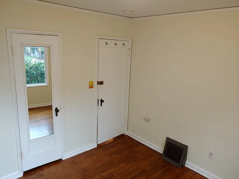 1002 N Watts St — Photo 17