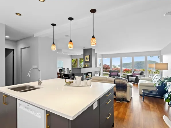 45 Sweetwater Pl, Lions Bay, BC V0N 2E0