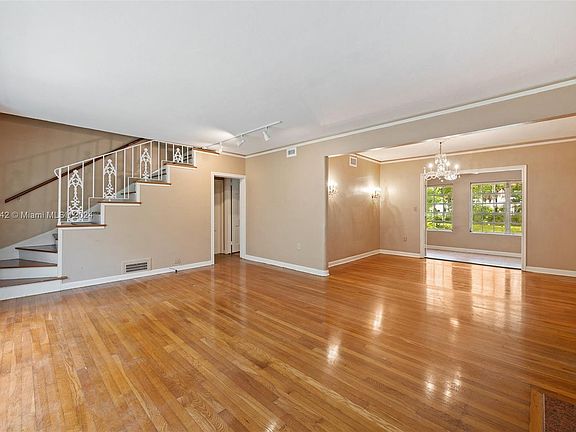 5th image of 829 Palermo Ave