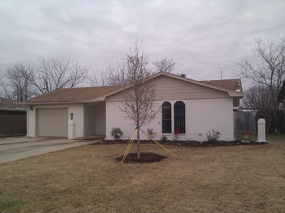 1st image of 805 Oak Grove Ln
