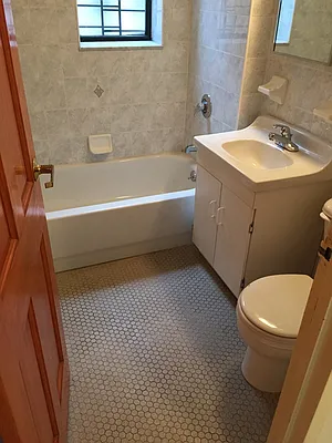 Rented by Metroline Realty | media 36