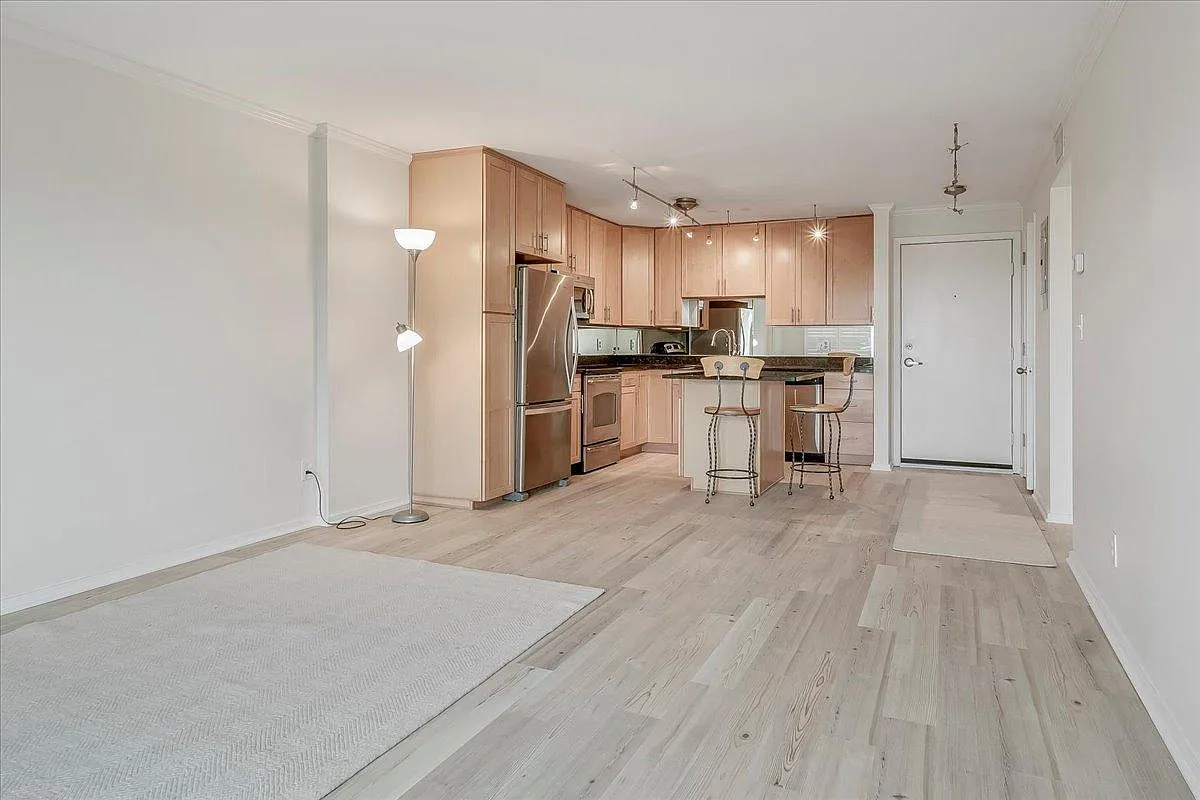 1 bed, 1.0 bath, 774 sqft, $1,595 — Photo 3