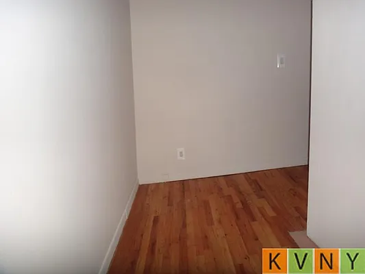 Rented by KVNY Soho | media 32