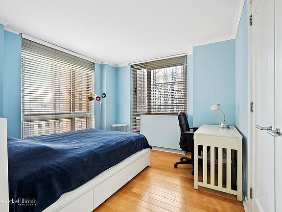 4th image of 1 Irving Pl APT U16g