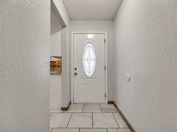 4th image of 701 Waterview Rd