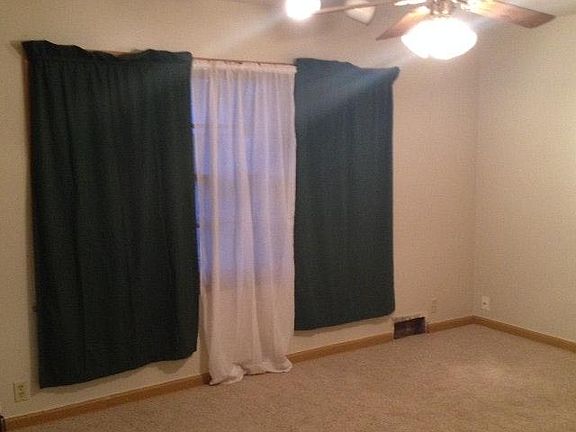 Ceiling fan in living room