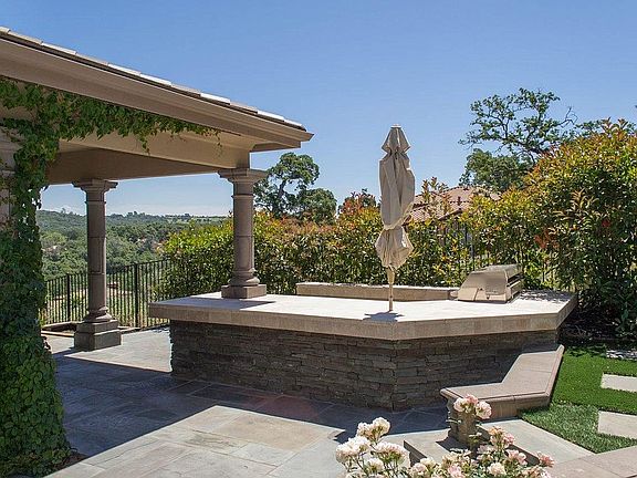 4th image of 5009 Breese Cir