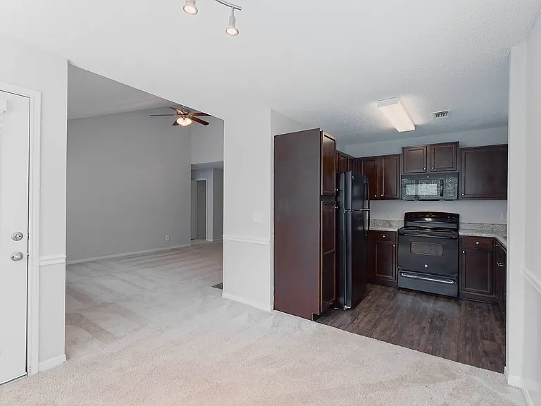 Cambridge Park Apartments — Photo 94