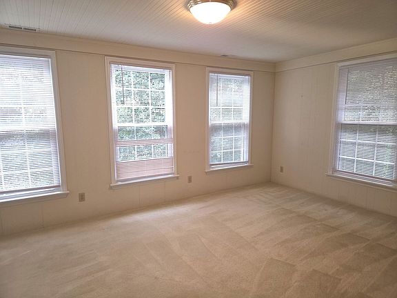 5th image of 2443 Greenwich Rd