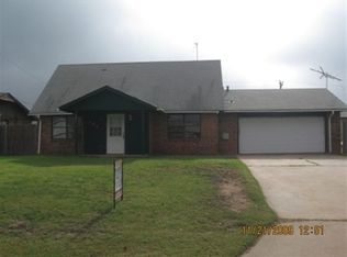 224 Cherokee St, Geronimo, OK 73543