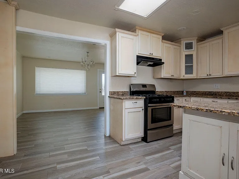 9309 Montgomery Dr — Photo 7