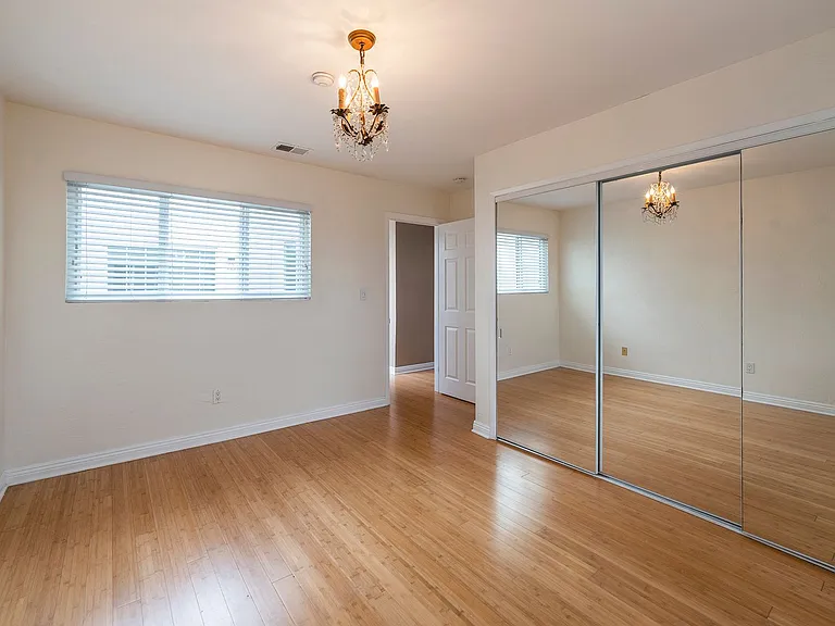 2410 Voorhees Ave #5 — Photo 12