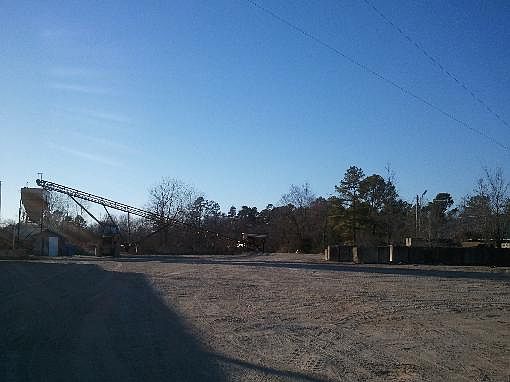 3rd image of 1915 S Park Dr