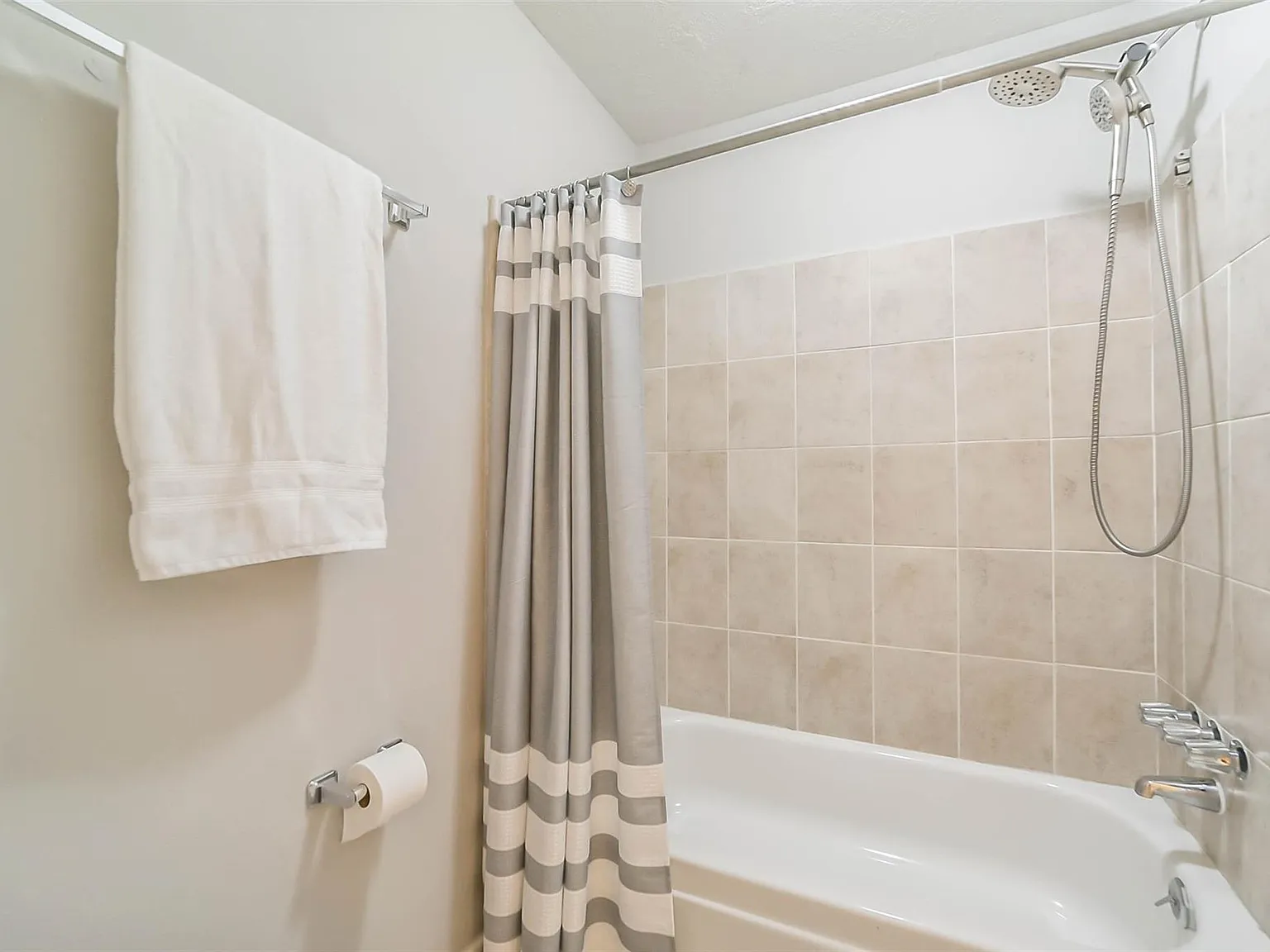 2 bed, 1.5 bath, 1088 sqft, $1,800 — Photo 3