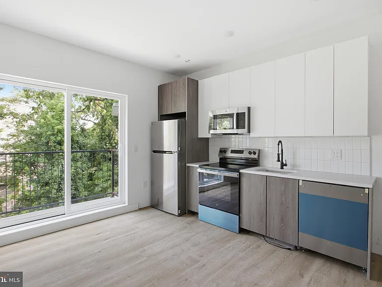 613 N Brooklyn St #7 — Photo 6