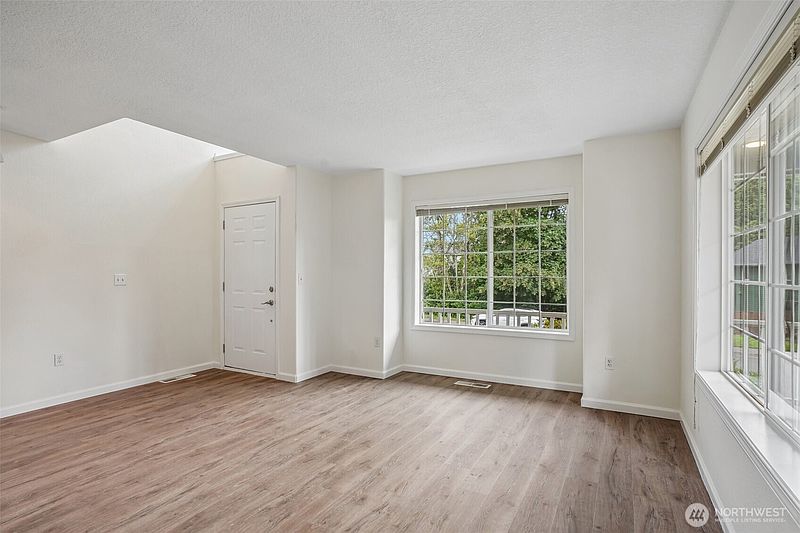 5th image of 2111 NW Willow Drive