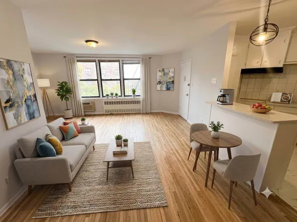 100-25 Queens Boulevard image 1 of 12