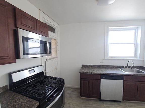 5th image of 6323 N Mozart St #2A