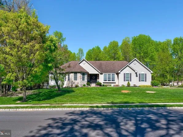20 Skyline Cir, Sewell, NJ 08080