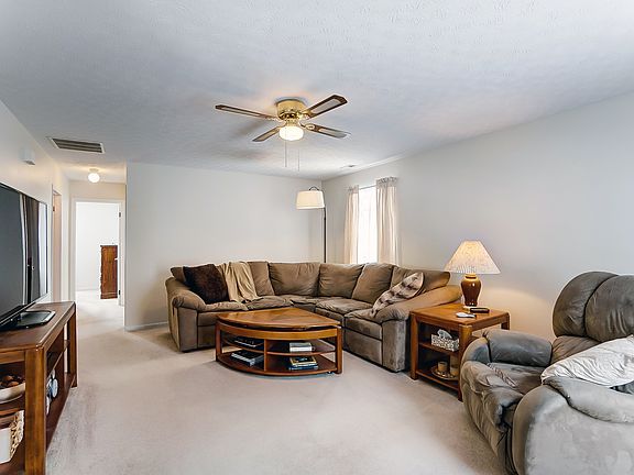 5th image of 3871 Farm Brook Ln