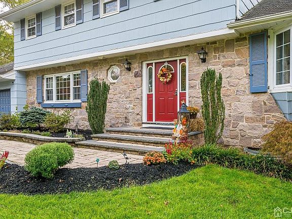 4th image of 95 Tall Oaks Dr