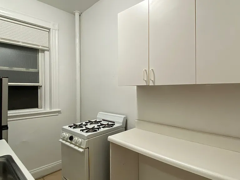 43 Strathmore Rd #4 — Photo 14