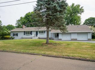 42 Evanwood Dr, Wallingford, CT 06492