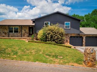801 Crestridge Dr, Rossville, GA 30741