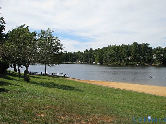 3rd image of 285 Devon Dr