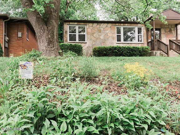 5th image of 133 Bolton Dr