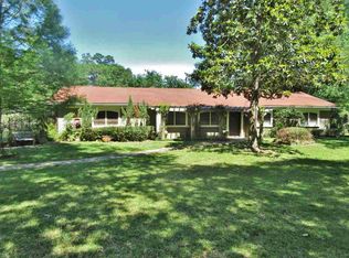 155 Oakcrest Dr, Rose Hill Acres, TX 77657