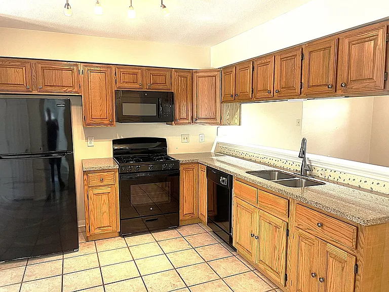 3307 Golden Willow Dr — Photo 11