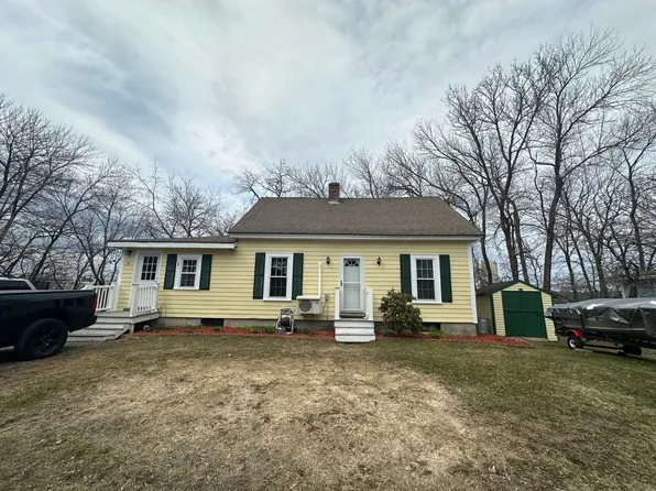 25 Elm Street, Bradley, ME 04411
