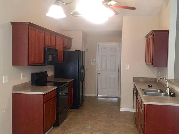 4th image of 285 Wildwood Dr