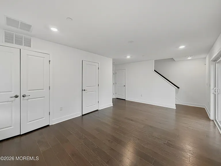 89 Bataan Ave — Photo 6