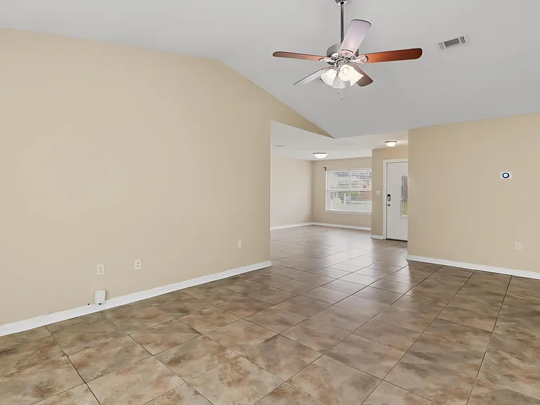 2 Fleetwood Dr — Photo 3