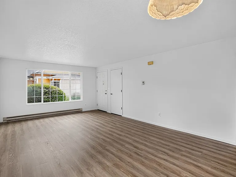 2114 A St #4 — Photo 4