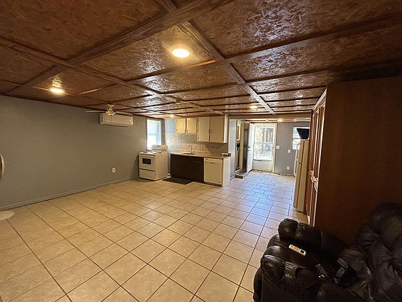 2nd image of 523 E Jackson Ave