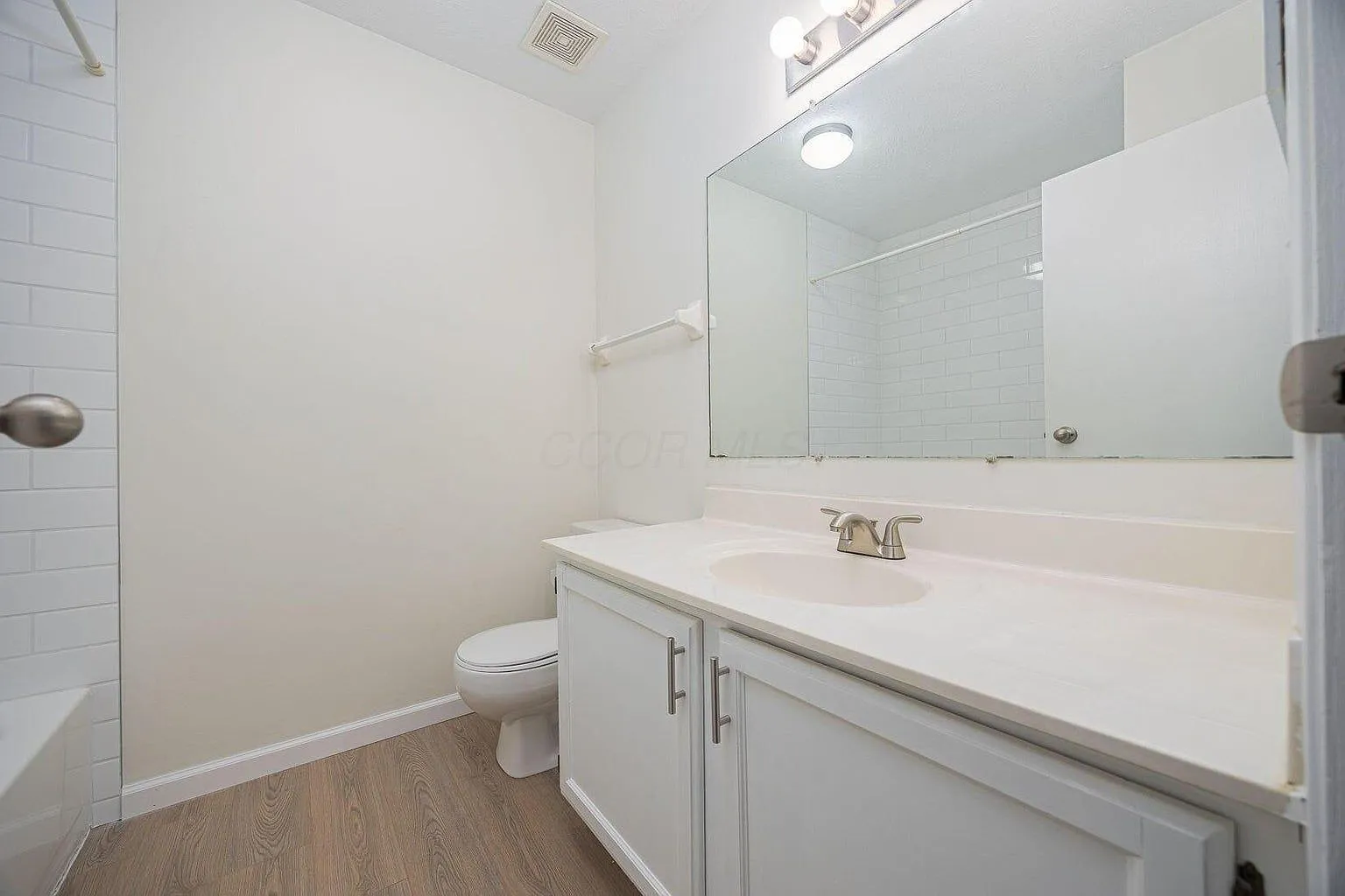 2 bed, 1000 sqft, $1,650 — Photo 3