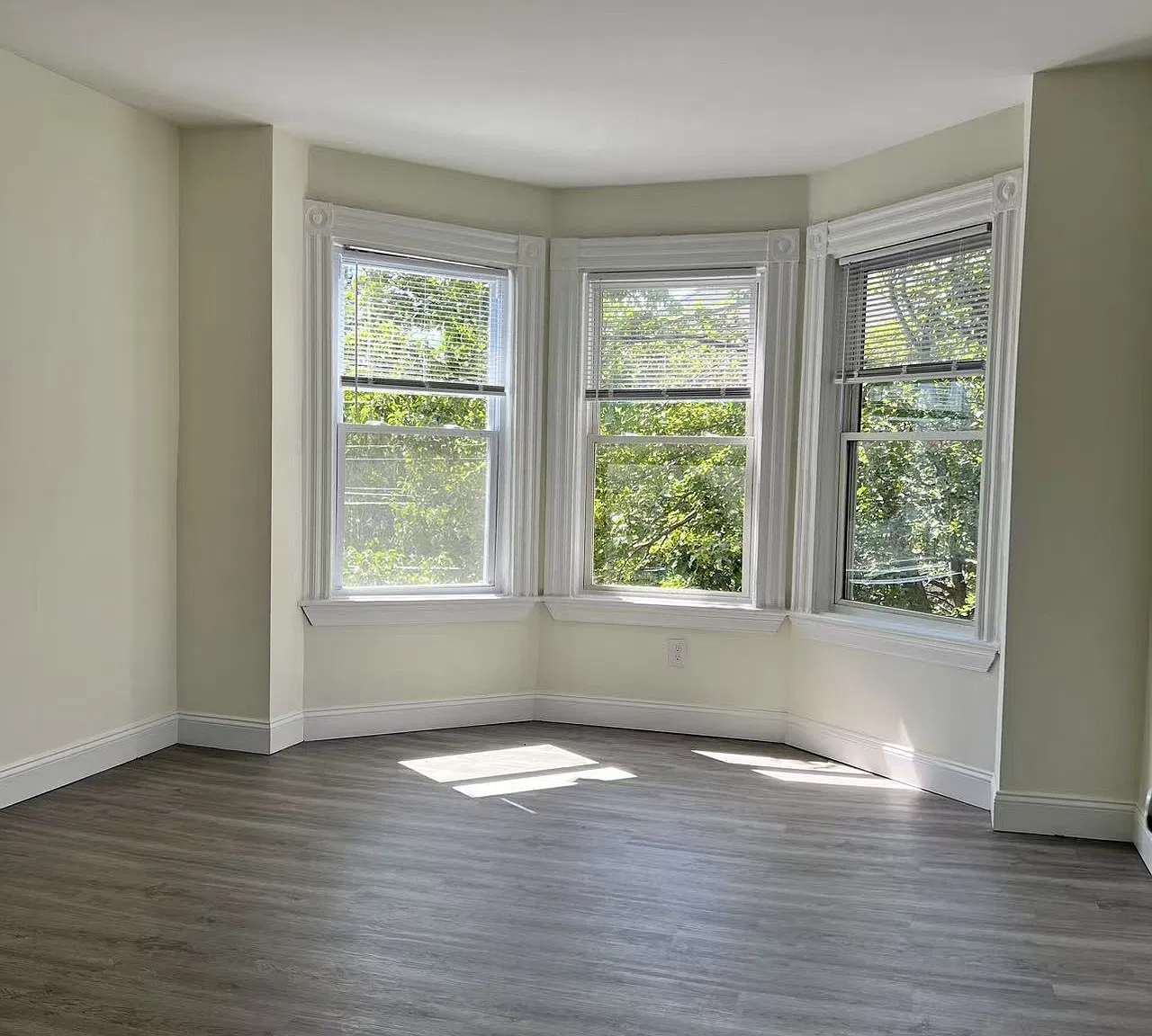 2 bed, 900 sqft, $2,200 — Photo 4
