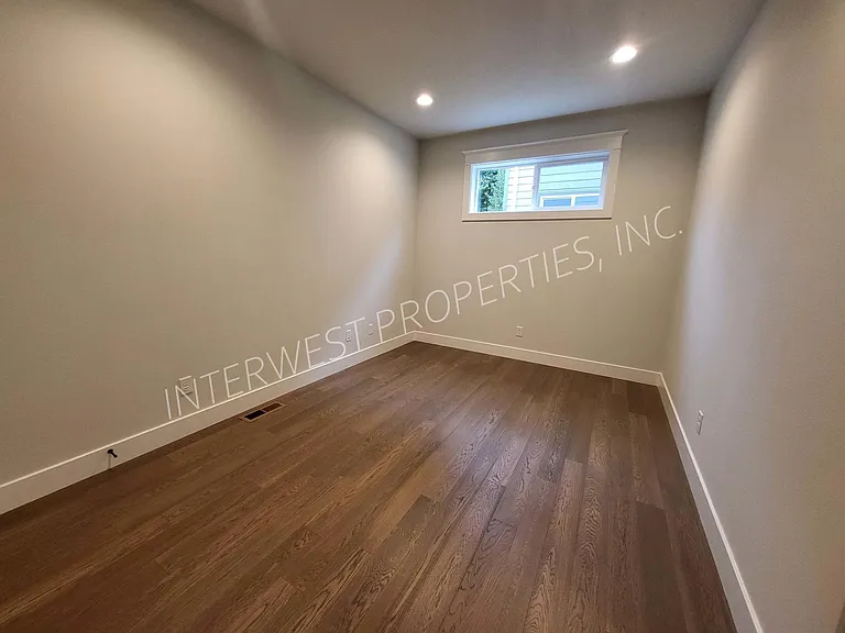7114 NE 8th Ave — Photo 15